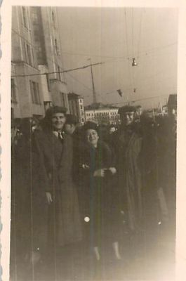 לוט 3 תמונות. עם יהודי מזרח אירופה שנות ה-30. גודל: 5.5/8.5, 6.5/9.5 ס"מ.