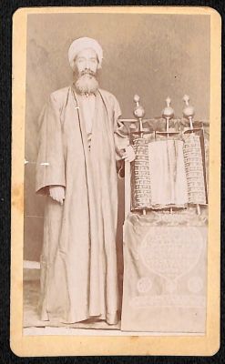 תצלום אחד הכהן הגדול של השומרונים בשכם 1910.