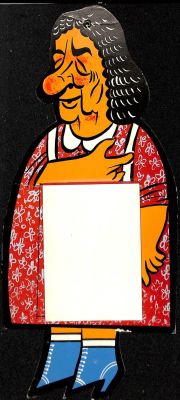 מעמד אחד של גולדה מאיר לכתיבת פתקים, בקרטון שנות ה-70. גודל: 30/13 ס"מ.