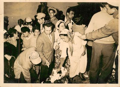 לוט 4 תצלומים חיים יהודיים במרוקו שנות ה-50. גודל: 12/17 ס"מ.