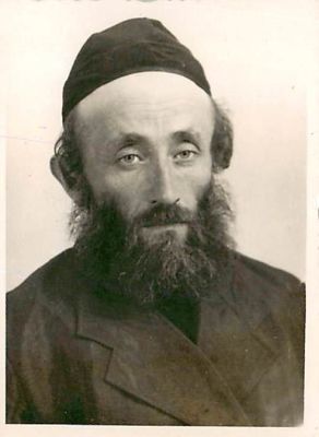 לוט 3 תמונות קטנות עם טיפוסים יהודיים. גודל: 8.5/6.5 ס"מ