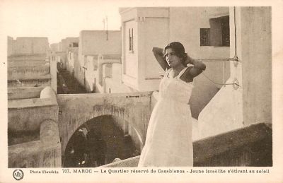 גלויה אחת גברת יהודייה באזור הזונות של קזבלנקה, מרוקו.