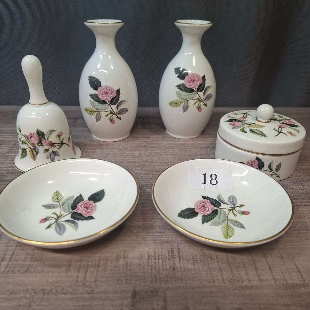 JFT Auctions | Аукцион 2 | Timed Auction Of 20th Century Ceramics including Wedgwood, Royal Doulton, Aynsley, Coalport, Royal Albert and more