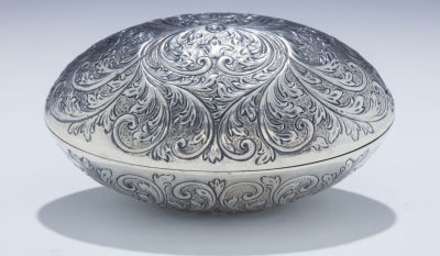 A Rare and Large Oval Shaped Etrog Box. A RARE AND LARGE OVAL SHAPED ETROG BOX. Vienna, c. 1890. 