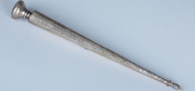 A VERY LARGE STERLING SILVER TORAH POINTER. Probably Israel, c. 1970. In traditional form. Hand 