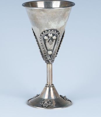 A STERLING SILVER KIDDUSH CUP BY BEZALEL. Palestine, c. 1930. On round base with cone shaped 