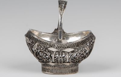 A SILVER FILIGREE BASKET. Russian, c. 1840. Made of filigree with diamond shaped applications. 