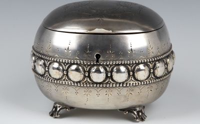 A LARGE SILVER ETROG OR SUGAR BOX. Vienna, c. 1910. Secessionist in style. Decorated with 