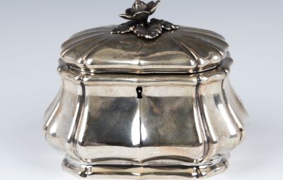 A LARGE SILVER ETROG BOX. Germany, 19th century. Stylized rectangular shape. Fitted with floral 