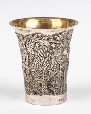 48. A SILVER KIDDUSH CUP. Continental, 20th century. Decorated with a Garden of Eden setting. 