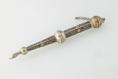 7. A SILVER TORAH POINTER. Poland, c. 1880. Composed of finely spun filigree and two spherical 