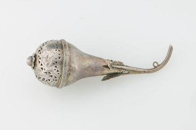 20. A SILVER TRAVELING SPICE CONTAINER. Poland, c. 1820. Pomander shaped. With engraved lattice 