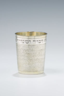 33. A LARGE SILVER KIDDUSH CUP. Augsburg, 18th century. Beaker form with sharkskin finish. 