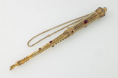 45. A RARE AND IMPORTANT STERLING SILVER TORAH POINTER BY THE BEZALEL SCHOOL. Decorated with 
