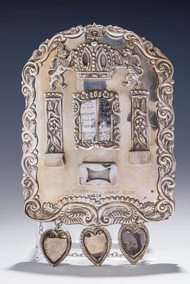 A STERLING SILVER TORAH SHIELD BY MOSHE RUBIN. London, 1927. The borders are decorated with 