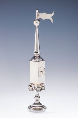 A MASSIVE SILVER SPICE TOWER BY AARON TEITELBAUM AND SONS. London, 1947. Sleek in form. On a 