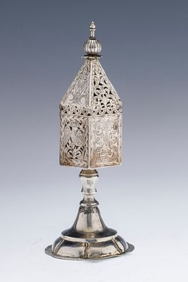 AN EARLY SILVER SPICE TOWER. Possibly Tyrnau, 1778. On a round domed base with a knobbed stem 