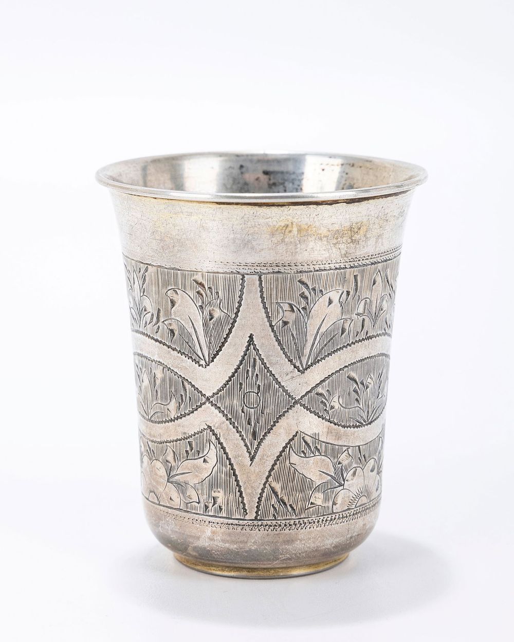 A SILVER BEAKER. Russia, 1873. Bright cut engraving. 2.5: tall. 1.28 ozt.