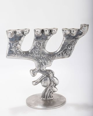 AN ALUMINUM MENORAH SCULPTURE BY DON DRUMM (American, b. 1935). A LARGE ALUMINUM MENORAH 