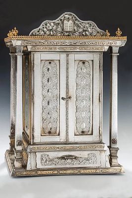 A MONUMENTAL STERLING SILVER ARON KODESH BY SHUKI FREIMAN. Israel, c. 1990. A true masterpiece. 