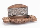 A RARE BOXWOOD HEBRAIC SNUFF BOX. Probably Dutch, c. 1800. Hand carved on all sides with תמונה - 1