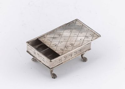 AN EARLY SILVER SPICE CONTAINER. Germany, c. 1800. On four shell feet. With a sliding top that 