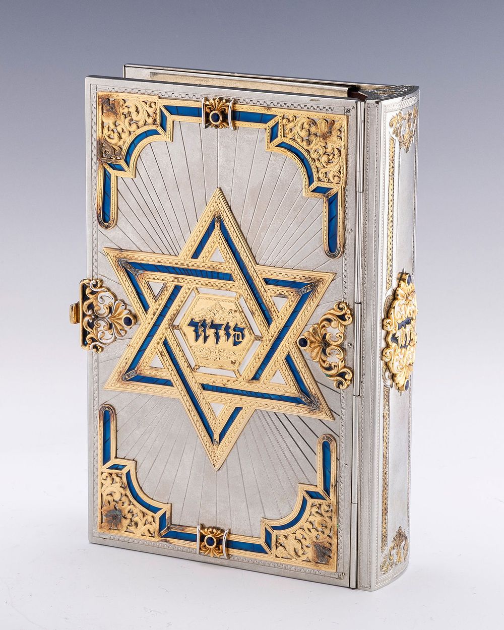 A STERLING SILVER, ENAMEL AND GILDED IDF SIDDUR BINDING BY YAAKOV DAVIDOFF. A STERLING SILVER 