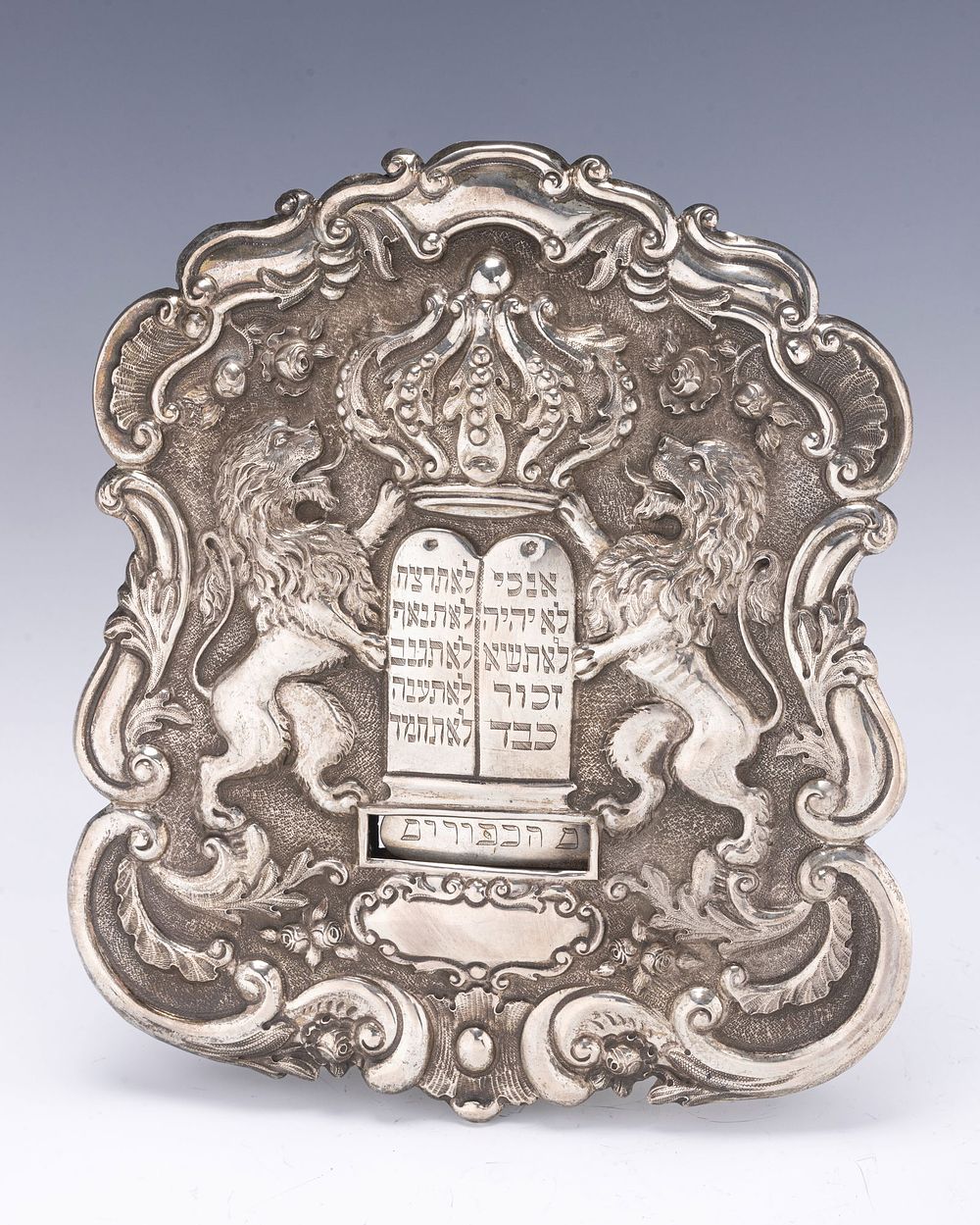 A SILVER TORAH SHIELD. Vienna, c. 1880. Traditional form. Decorated with two lions flanking a 