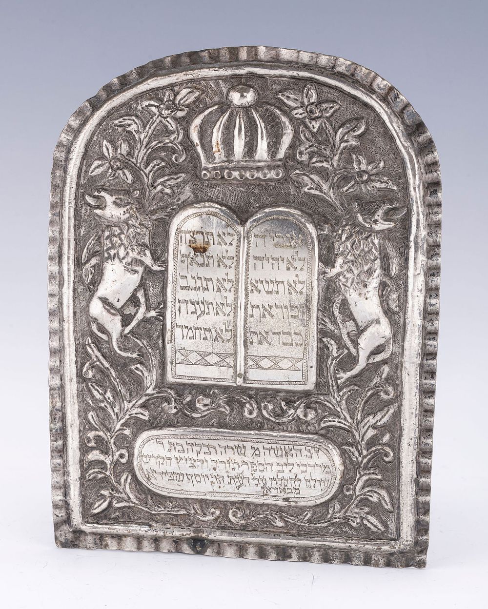 AN EXCEPTIONALLY RARE SILVER TORAH SHIELD OF BOYAN CHASSIDIC INTEREST. Poland, 19th century. 