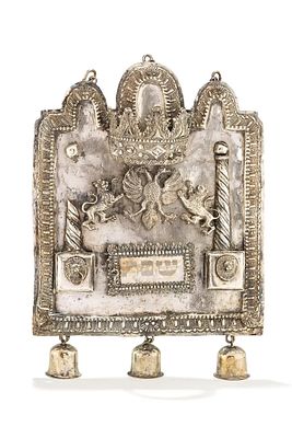 AN EXTREMELY RARE AND EARLY SILVER TORAH SHIELD. Germany, c. 1730 - 50. The borders are chased 