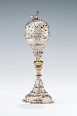 AN EARLY SILVER FRUIT FORM SPICE CONTAINER. Poland, c. 1820. On a domed stepped base with a 