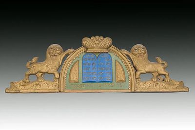 A RARE PAIR OF FOLK ART CARVED TORAH ARK LIONS. ROMANIA. Romania, c. 1850. Decorated with two 