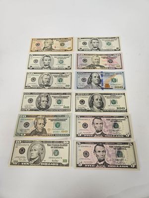 A GROUP OF AMERICAN BANKNOTES. Uncirculated. Including a 2006 $5, 2004A $10, (2) 2006 $5, 1999 $5,