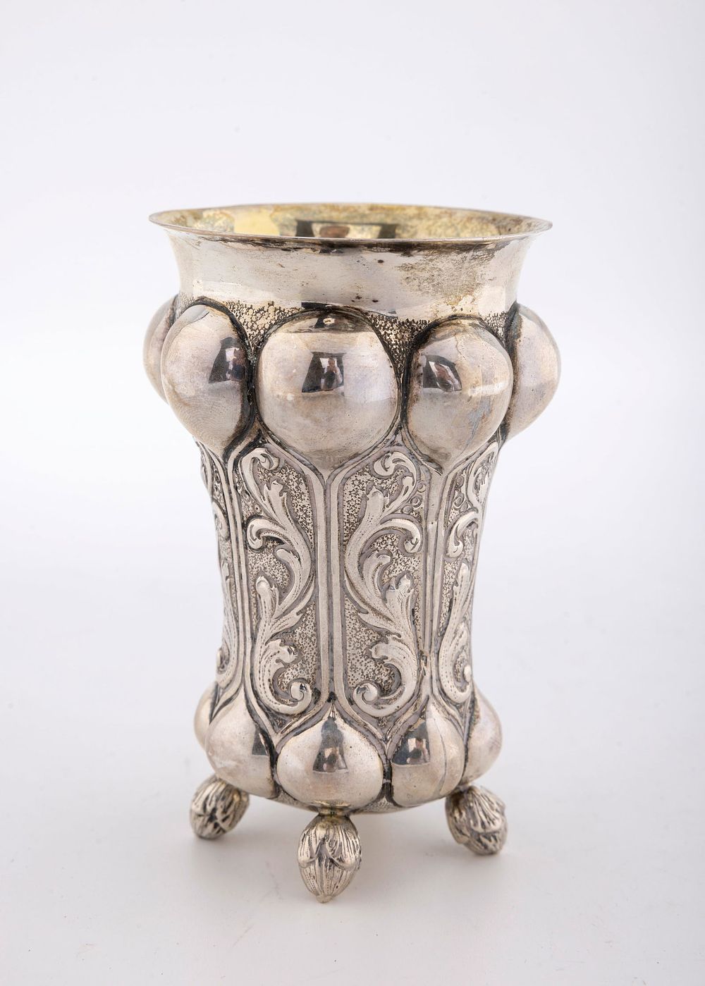 A SILVER GERMAN KIDDUSH CUP C. 1900. Germany, c. 1900. On three balled feet. With outwardly 