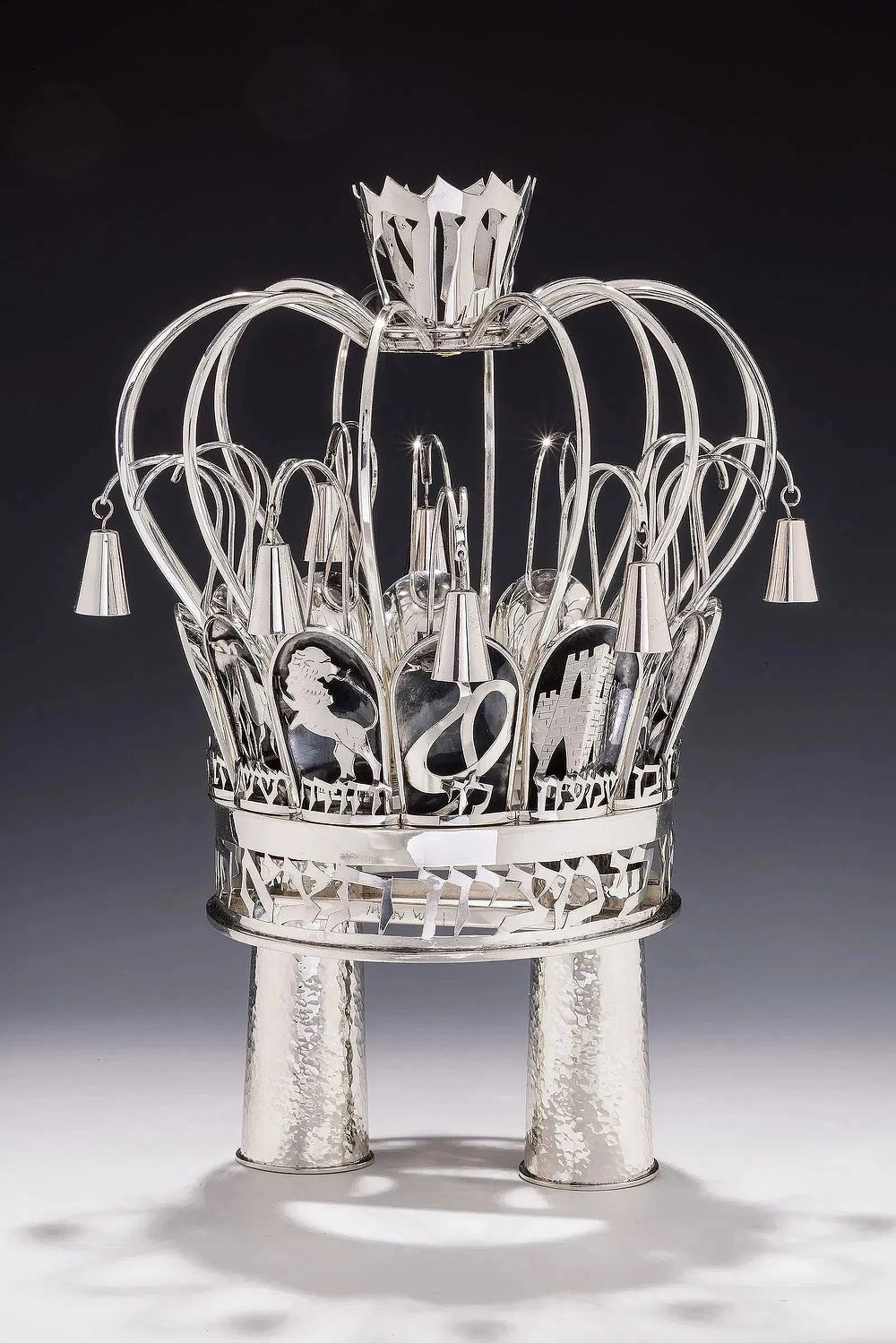 A LARGE STERLING SILVER TORAH CROWN BY A. SEGAL. Israel, c.1990. A LARGE STERLING SILVER TORAH 
