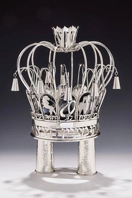 A LARGE STERLING SILVER TORAH CROWN BY A. SEGAL. Israel, c.1990. A LARGE STERLING SILVER TORAH 