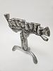 AN ALUMINUM MENORAH SCULPTURE BY DON DRUMM (American, b. 1935). A ALUMINUM MENORAH SCULPTURE BY תמונה - 2
