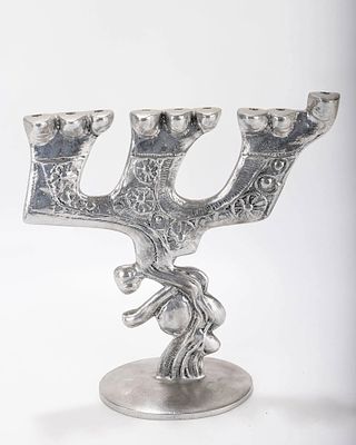 A ALUMINUM MENORAH SCULPTURE BY DON DRUMM (American, b. 1935). A LARGE ALUMINUM MENORAH 