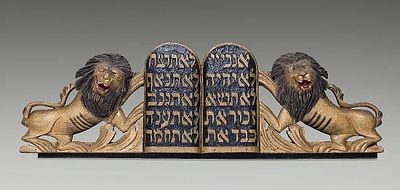 A LARGE PAIR OF HAND CARVED WOODEN LIONS FROM AN ARON KODESH. United States, c. 1900. The lions 
