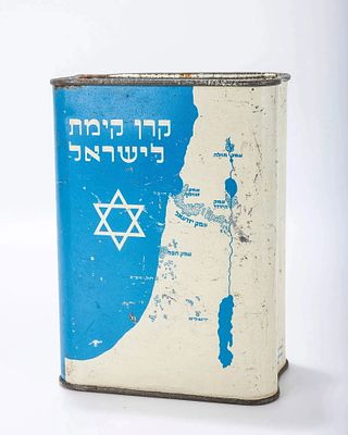A VERY LARGE JEWISH NATIONAL FUND COLLECTION CONTAINER. Palestine, c. 1925. With the Keren 