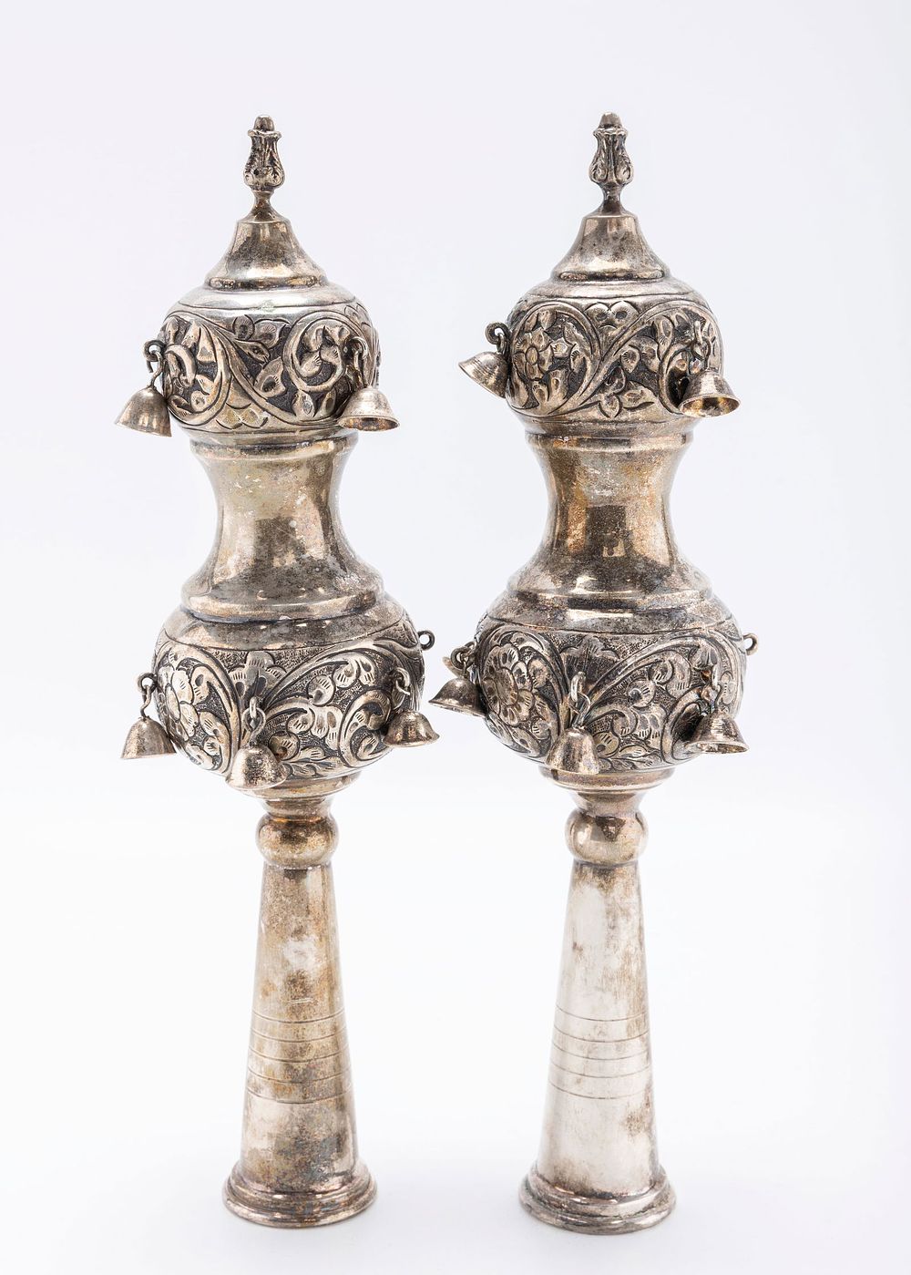 A PAIR OF STERLING SILVER TORAH FINIALS. Israel, modern. Hand chased in bulbous form. Fitted 