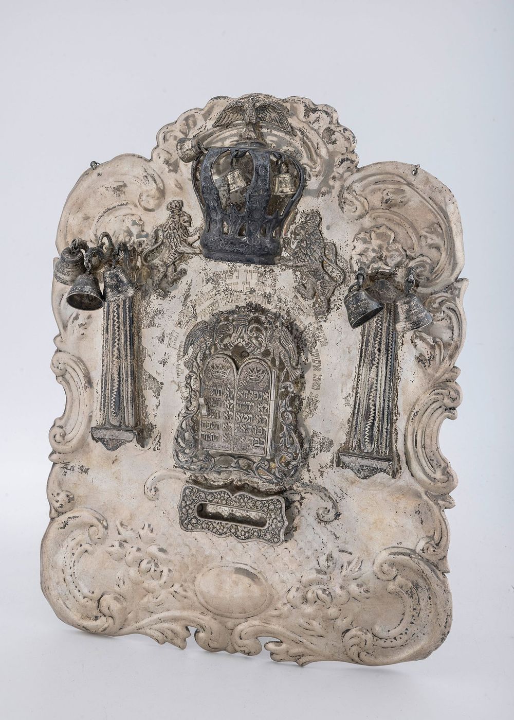 A MASSIVE STERLING SILVER TORAH SHIELD. American, early 20th century. Traditional in shape. 