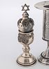 A GROUP OF TWO STERLING SILVER SPICE BOXES AND A CANDLE HOLDER. Israel and American, late 20th תמונה - 3