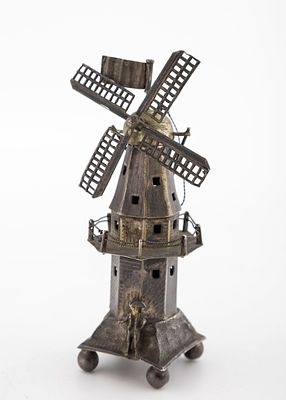 A SILVER SPICE CONTAINER. The Netherlands, c.1920. The Netherlands early 20th century. In the 