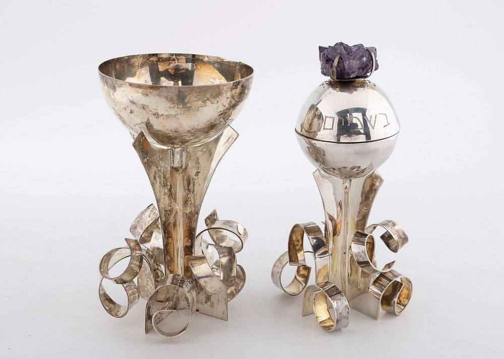 A STERLING SILVER KIDDUSH CUP AND SPICE CONTAINER BY HAROLD RABINOWITZ. Malverne, modern.The 