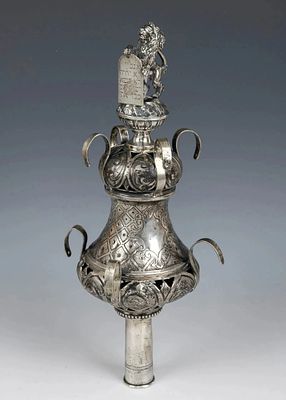A MAGNIFICENT SILVER TORAH FINIAL WITH LION ANTIQUE JUDAICA. A SINGLE TORAH FINIAL. Germany, c. 