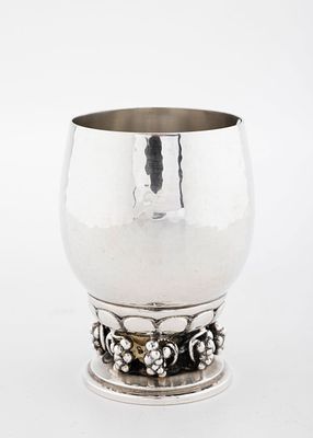 A LARGE STERLING SILVER KIDDUSH CUP BY MICHAEL STRAUSS. New York, c. 1990. Hand hammered. In the 