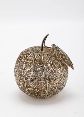 A SILVER FILIGREE SPICE CONTAINER IN THE SHAPE OF AN APPLE. Continental c. 1900Shaped as an 