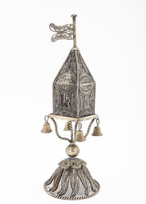 A LARGE FILIGREE SPICE CONTAINER. Ukraine. c.1850. Made completely of high grade spun filigree. Lac