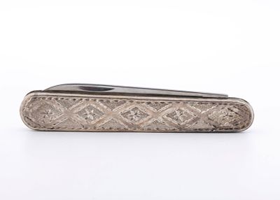 A STERLING SILVER FOLDING CHALLAH KNIFE. Probably Israel. The side panels are hand engraved 